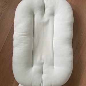 LIKE NEW Snuggle Me Organic Infant Lounger